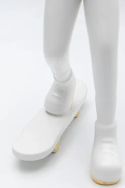 KARE Deko Figur Skating Astronaut Weiß 33cm
